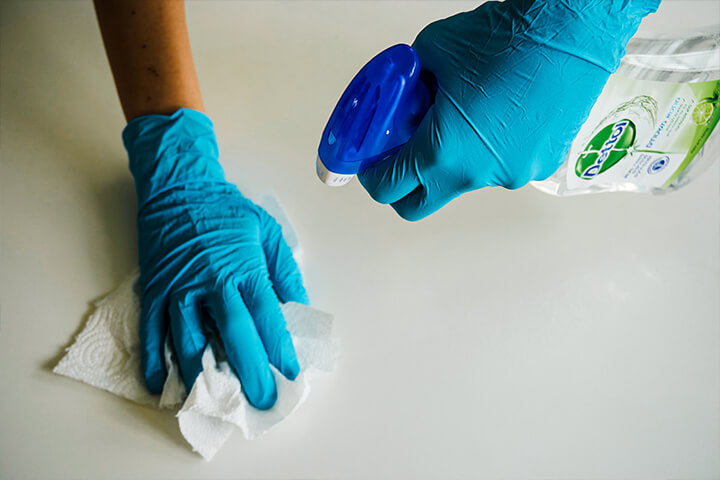 Gloves for cleaning services